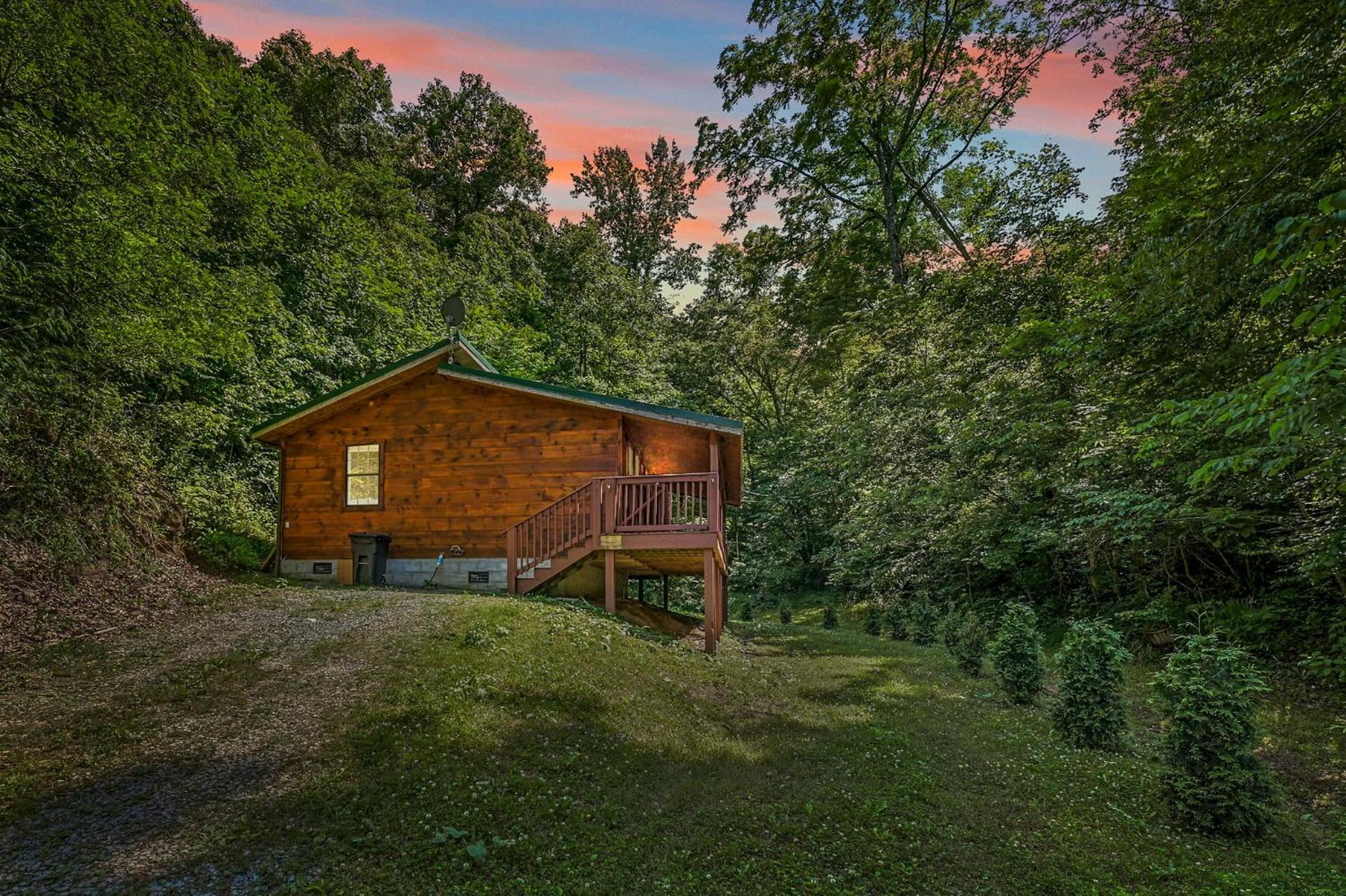 Smoky Mountains Hut Tub Cabin Dog Friendly Sevierville Exterior photo