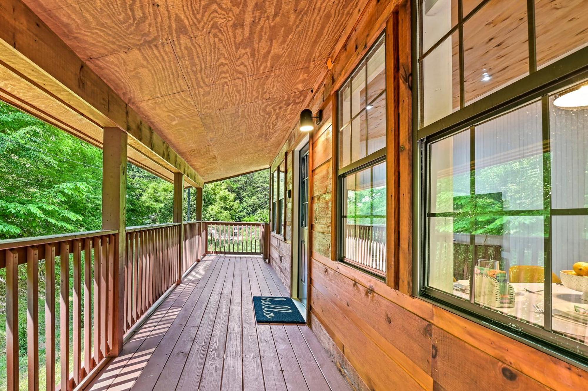 Smoky Mountains Hut Tub Cabin Dog Friendly Sevierville Exterior photo