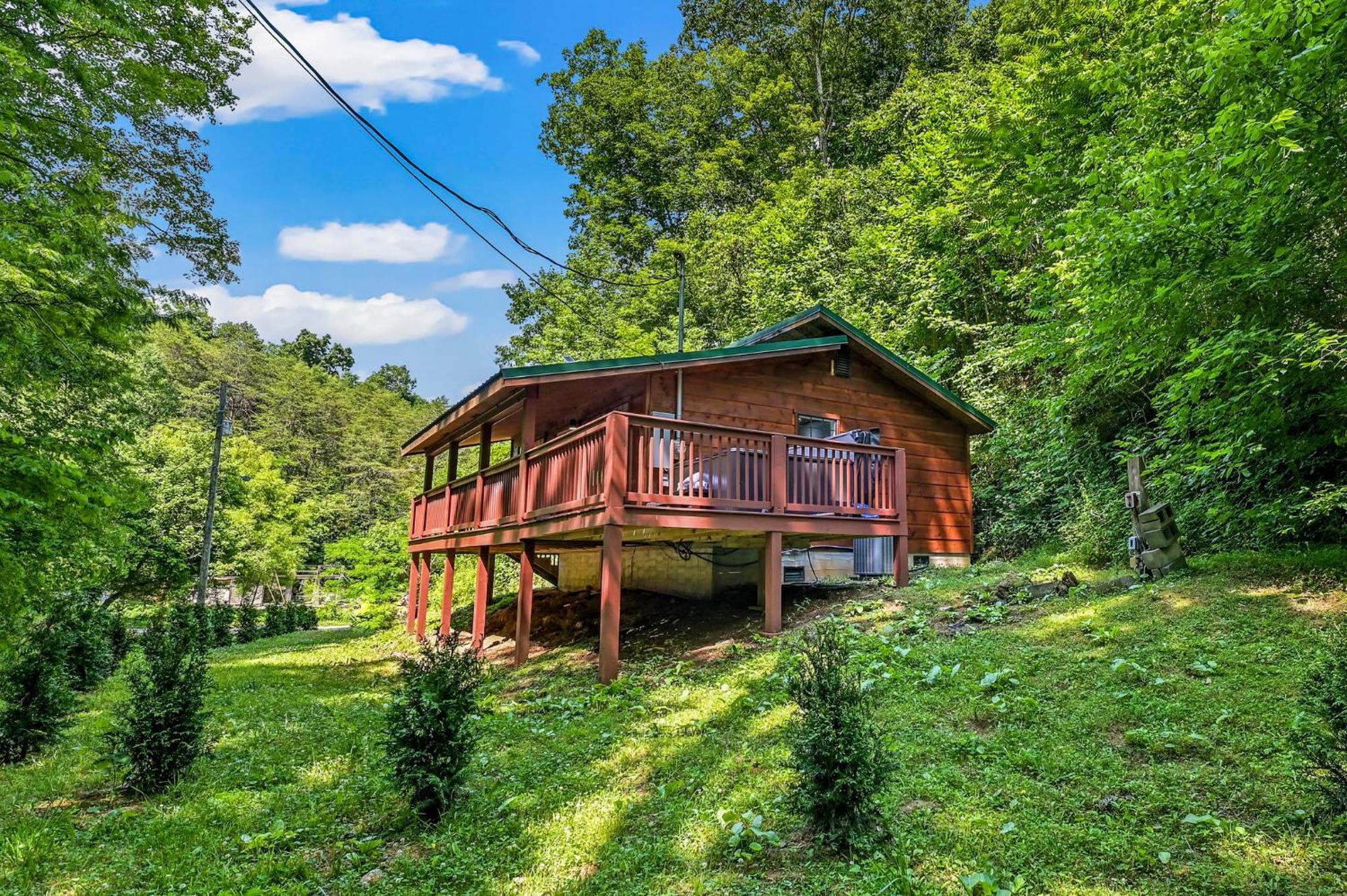 Smoky Mountains Hut Tub Cabin Dog Friendly Sevierville Exterior photo
