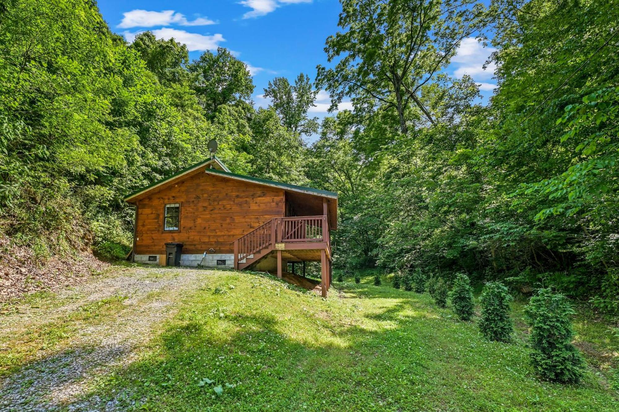 Smoky Mountains Hut Tub Cabin Dog Friendly Sevierville Exterior photo