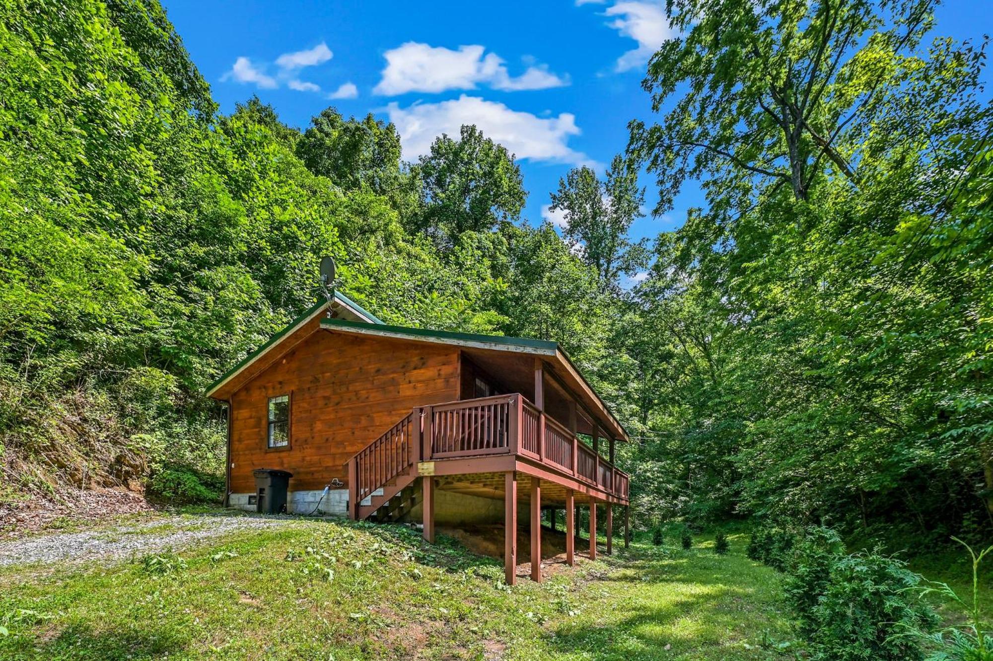 Smoky Mountains Hut Tub Cabin Dog Friendly Sevierville Exterior photo